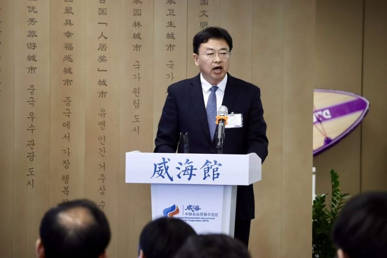 인천송도 웨이하이관에서 열린 ‘국제 웰리스 관광시험구 홍보설명회및 건강식품 교류회’에 참석한 중국 웨이하이시 경제기술개발구 상무국 유증파 국장이 인사말을 하고있다.